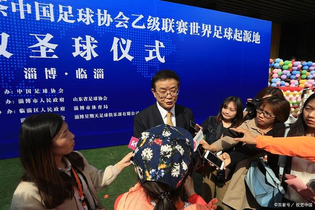 步行者发布海报为杰-胡夫庆祝29岁生日